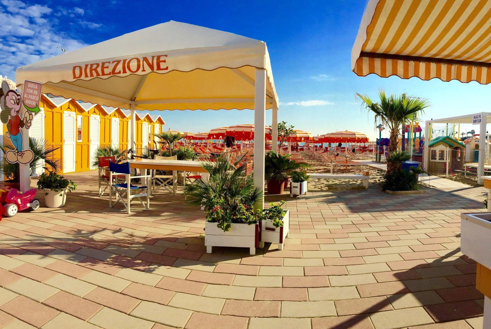 Hotel Mehari Riccione Exterior foto