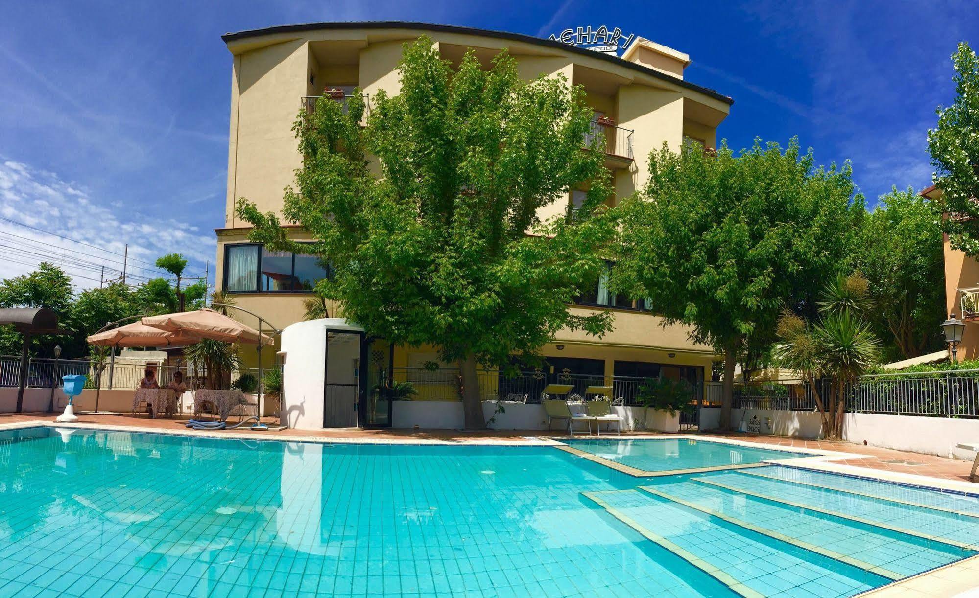 Hotel Mehari Riccione Exterior foto
